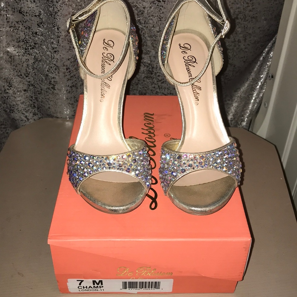 Gold crystal embellished open toe heels size 7
